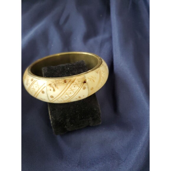 VTG Embossed Carved Design Women's Rare Unique Bangle Bracelet - Picture 3 of 5